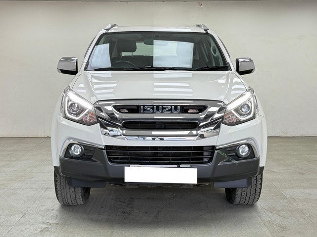 Second-hand 2019 Isuzu MU-X 2WD for sale in Pune-5