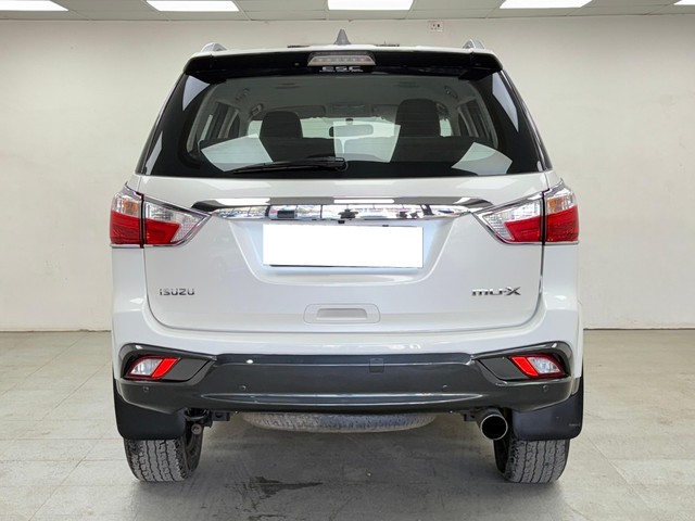 Second-hand 2019 Isuzu MU-X 2WD for sale in Pune-2