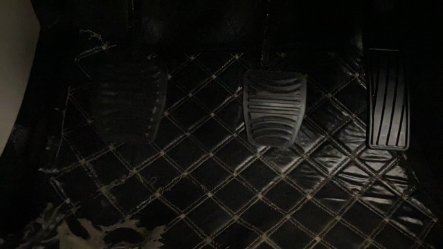 Mahindra XUV300 W8 Second-hand 2023 Mahindra XUV300 W8 for sale in Lucknow-25