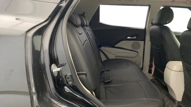 Mahindra XUV300 W8 Second-hand 2023 Mahindra XUV300 W8 for sale in Lucknow-9