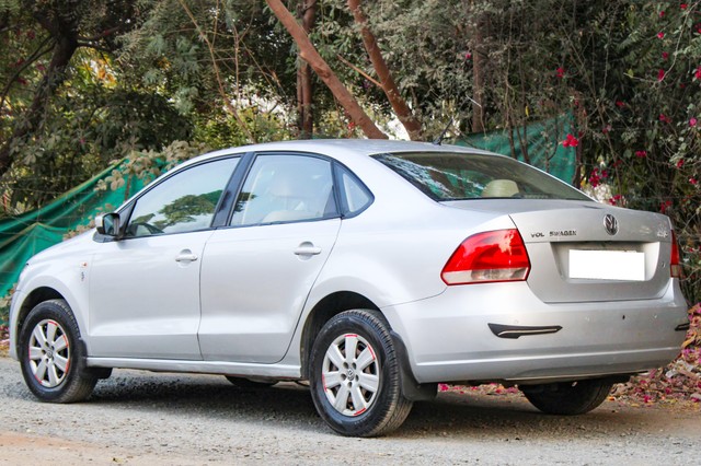 Volkswagen Vento Petrol Comfortline Second-hand 2012 Volkswagen Vento Petrol Comfortline for sale in Ahmedabad-3