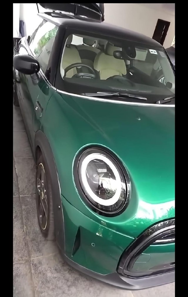 Second-hand 2022 Mini Cooper SE Electric for sale in Chennai-4