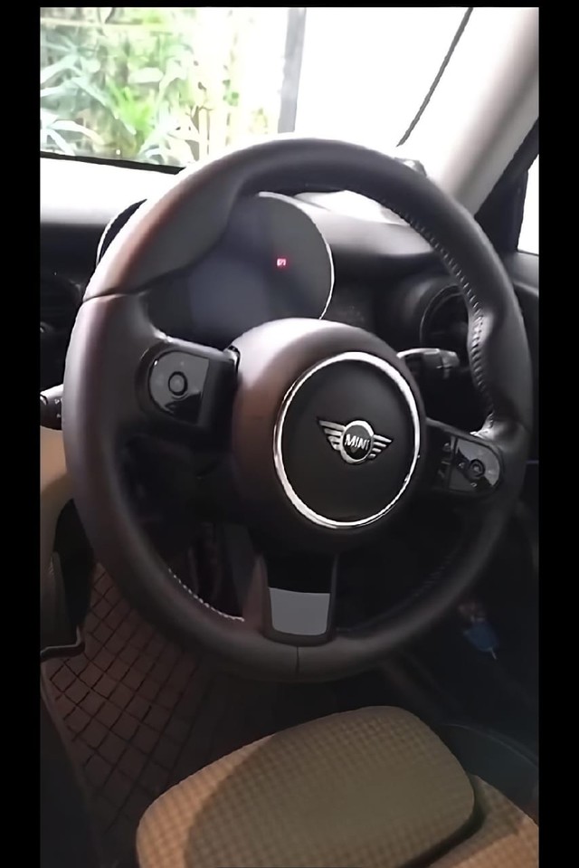 Second-hand 2022 Mini Cooper SE Electric for sale in Chennai-3