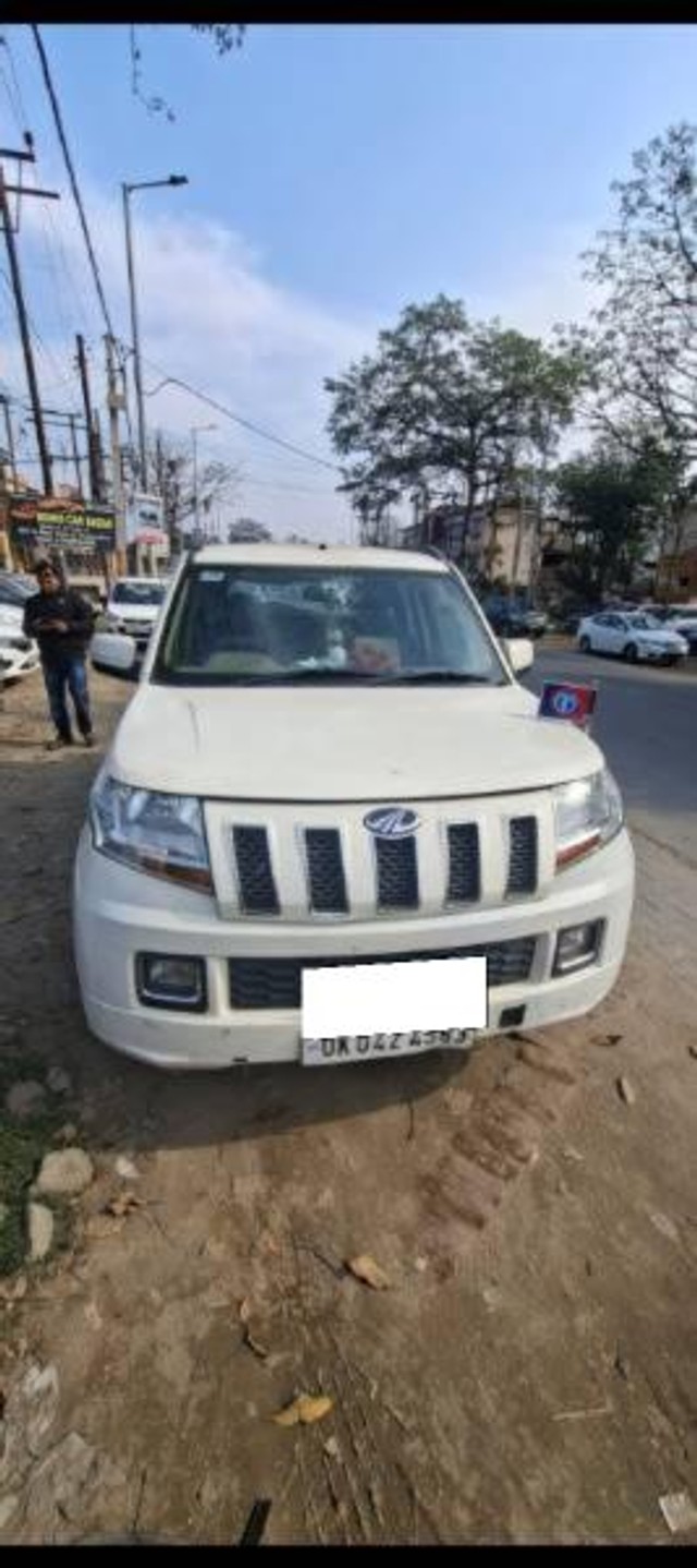 Second-hand 2018 Mahindra TUV 300 T8 for sale in Rampur-3