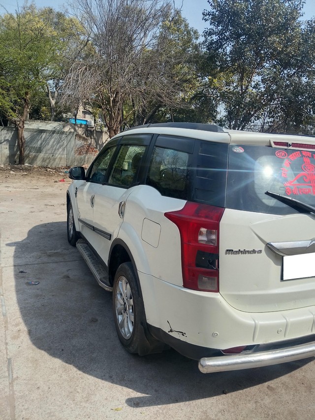 Second-hand 2017 Mahindra XUV500 R W10 FWD for sale in New Delhi-8