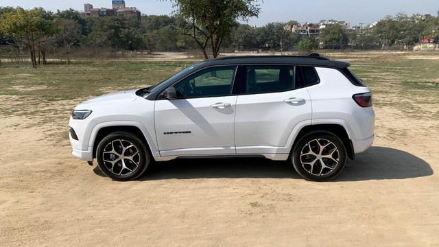 Second-hand 2024 Jeep Compass 2.0 Model S Opt 4x4 AT for sale in New Delhi-4