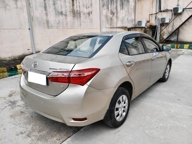 Second-hand 2016 Toyota Corolla Altis 1.8 J for sale in Noida-12