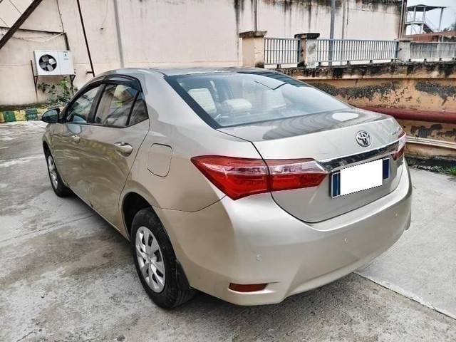 Second-hand 2016 Toyota Corolla Altis 1.8 J for sale in Noida-11