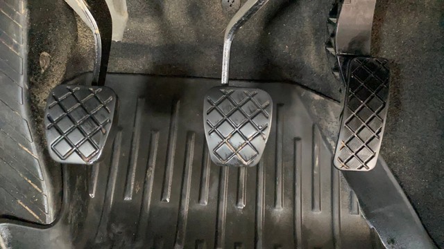 Second-hand 2023 Volkswagen Virtus Topline for sale in Ahmedabad-14