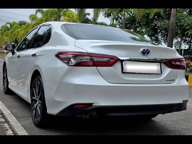 Second-hand 2022 Toyota Camry Hybrid 2.5 for sale in Mumbai-13