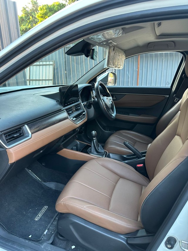 Second-hand 2023 Honda Elevate ZX Non RF for sale in Chennai-3