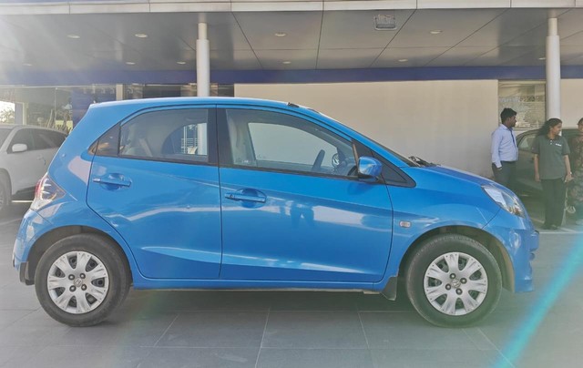 Second-hand 2013 Honda Brio S MT for sale in Bangalore-1