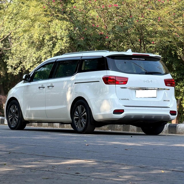 Second-hand 2022 Kia Carnival Limousine for sale in New Delhi-14