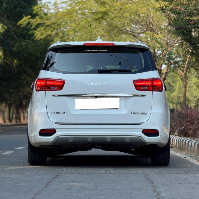 Second-hand 2022 Kia Carnival Limousine for sale in New Delhi-2