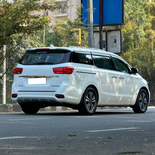Second-hand 2022 Kia Carnival Limousine for sale in New Delhi-15