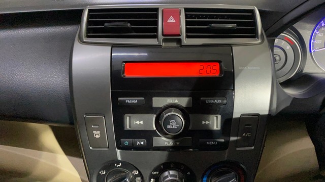 Second-hand 2013 Honda City E for sale in Kolkata-22