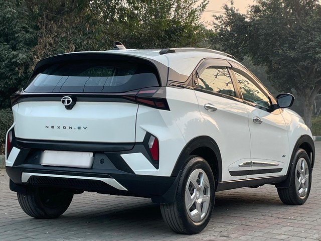 Second-hand 2024 Tata Nexon Creative for sale in New Delhi-14