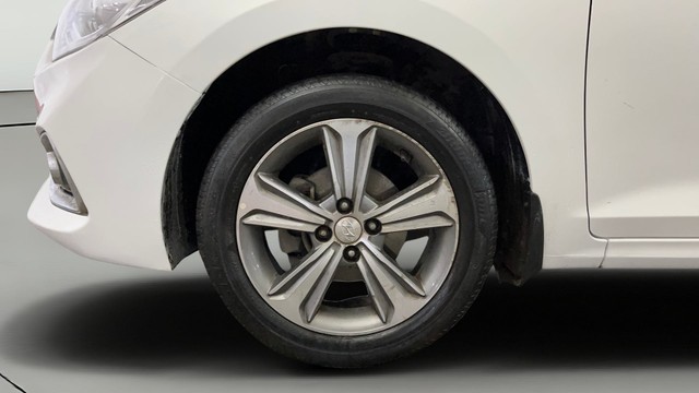 Second-hand 2018 Hyundai Verna VTVT 1.6 SX for sale in Noida-25