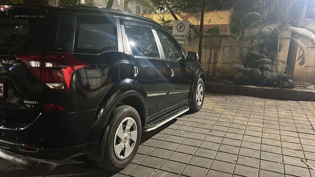 Second-hand 2021 Mahindra XUV500 W7 for sale in Pune-3