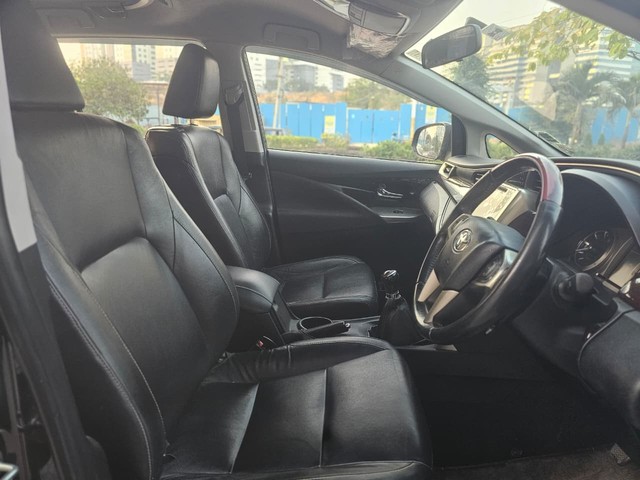 Toyota Innova Crysta 2.4 ZX MT BSIV Second-hand 2017 Toyota Innova Crysta 2.4 ZX MT BSIV for sale in Hyderabad-11