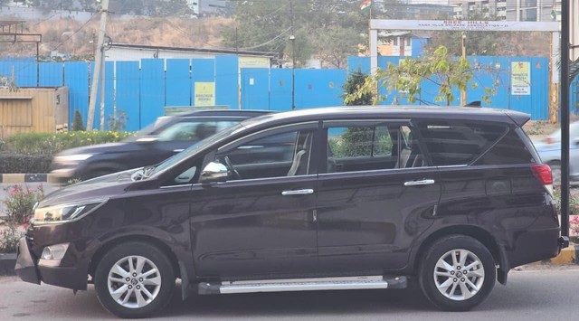 Toyota Innova Crysta 2.4 ZX MT BSIV Second-hand 2017 Toyota Innova Crysta 2.4 ZX MT BSIV for sale in Hyderabad-7