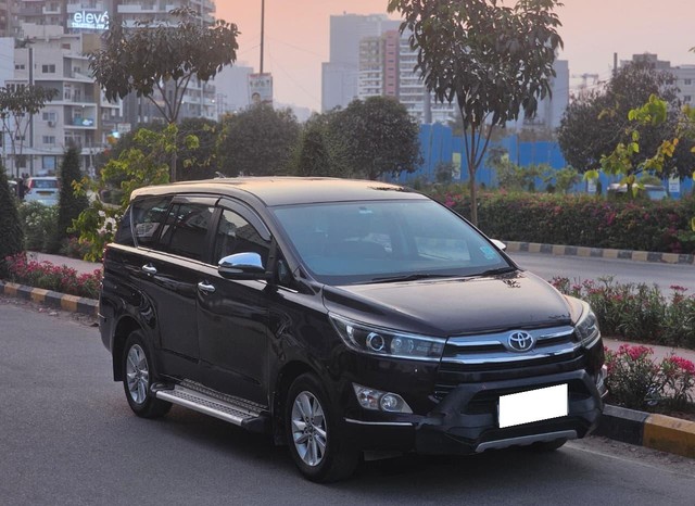 Toyota Innova Crysta 2.4 ZX MT BSIV Second-hand 2017 Toyota Innova Crysta 2.4 ZX MT BSIV for sale in Hyderabad-0