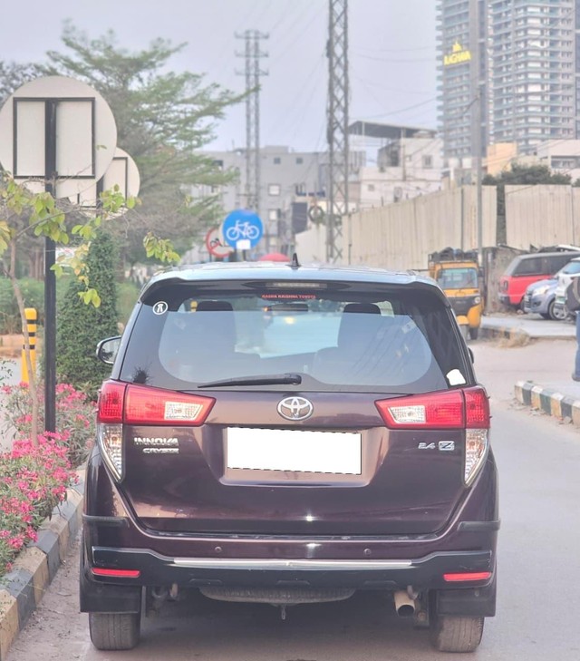 Toyota Innova Crysta 2.4 ZX MT BSIV Second-hand 2017 Toyota Innova Crysta 2.4 ZX MT BSIV for sale in Hyderabad-2