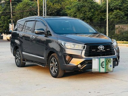 Second-hand 2022 Toyota Innova Crysta 2.4 G 7 STR for sale in Lucknow