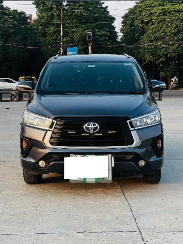 Second-hand 2022 Toyota Innova Crysta 2.4 G 7 STR for sale in Lucknow-3