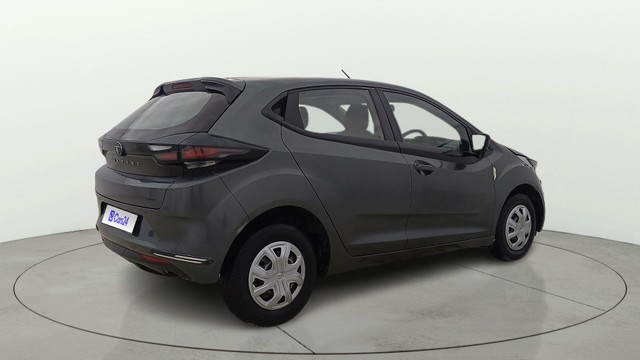 Second-hand 2021 Tata Altroz XE BSVI for sale in New Delhi-2