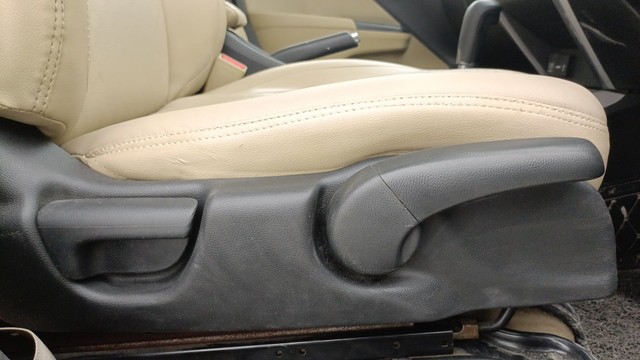 Second-hand 2019 Honda City i-VTEC CVT V for sale in New Delhi-18