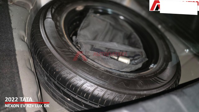 Second-hand 2022 Tata Nexon EV XZ Plus Dark Edition for sale in Kolkata-6