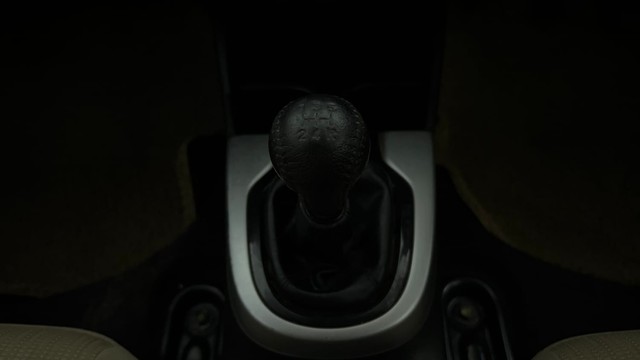 Second-hand 2015 Honda Jazz V for sale in Mysore-12