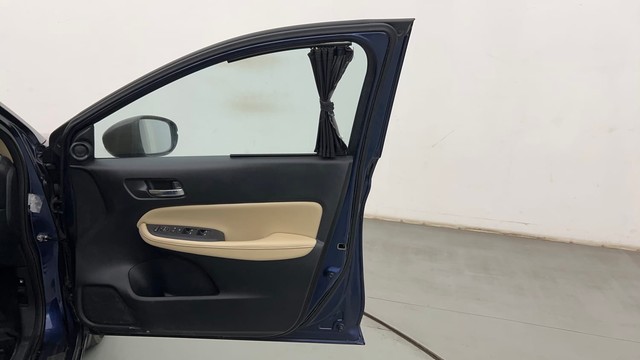 Second-hand 2023 Honda City ZX CVT for sale in Thane-16