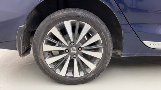 Second-hand 2023 Honda City ZX CVT for sale in Thane-18