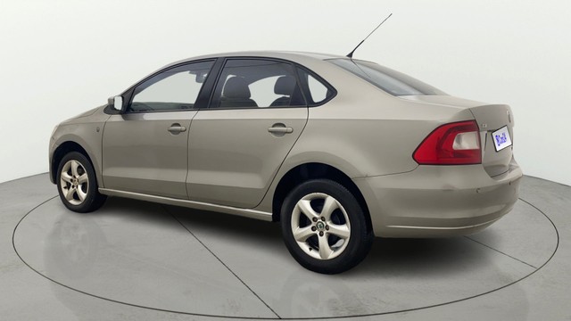 Second-hand 2012 Skoda Rapid 1.6 TDI Elegance for sale in Gulbarga-4