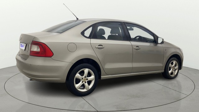 Second-hand 2012 Skoda Rapid 1.6 TDI Elegance for sale in Gulbarga-2