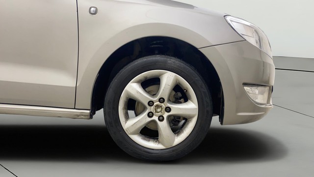 Second-hand 2012 Skoda Rapid 1.6 TDI Elegance for sale in Gulbarga-23