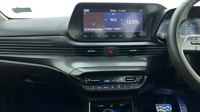 Second-hand 2022 Hyundai i20 Asta Turbo DCT for sale in Ahmedabad-35