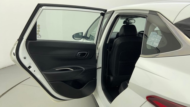 Second-hand 2022 Hyundai i20 Asta Turbo DCT for sale in Ahmedabad-29