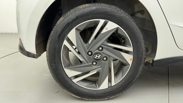 Second-hand 2022 Hyundai i20 Asta Turbo DCT for sale in Ahmedabad-18