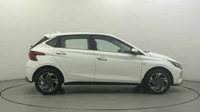 Second-hand 2022 Hyundai i20 Asta Turbo DCT for sale in Ahmedabad-2