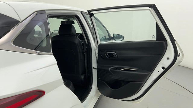 Second-hand 2022 Hyundai i20 Asta Turbo DCT for sale in Ahmedabad-30