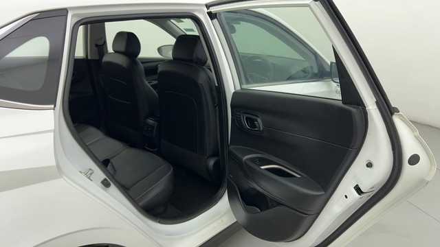 Second-hand 2022 Hyundai i20 Asta Turbo DCT for sale in Ahmedabad-24