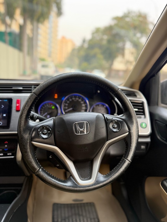 Second-hand 2014 Honda City i VTEC CVT VX for sale in Surat-10