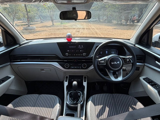 Second-hand 2023 Kia Carens Prestige for sale in Mumbai-7