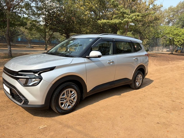 Second-hand 2023 Kia Carens Prestige for sale in Mumbai-10