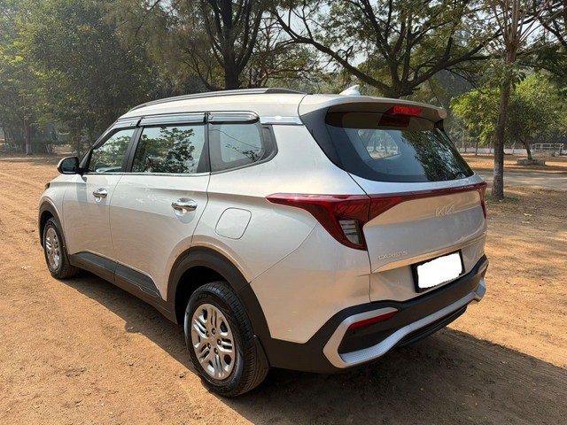 Second-hand 2023 Kia Carens Prestige for sale in Mumbai-4