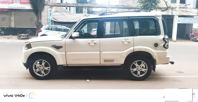 Second-hand 2016 Mahindra Scorpio Getaway for sale in Kanpur-3