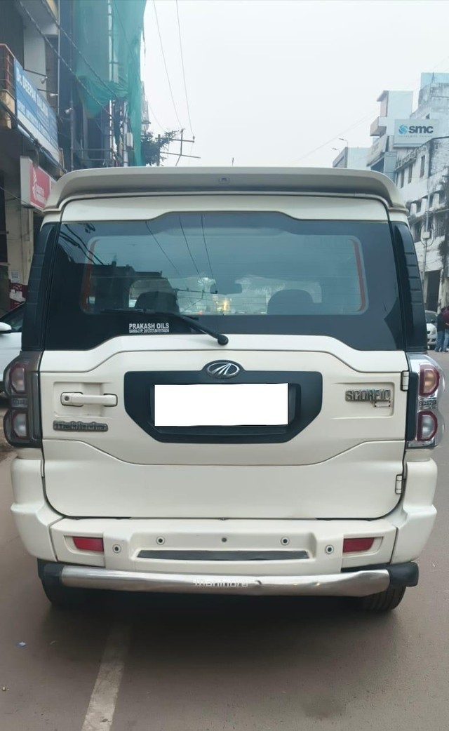Second-hand 2016 Mahindra Scorpio Getaway for sale in Kanpur-2